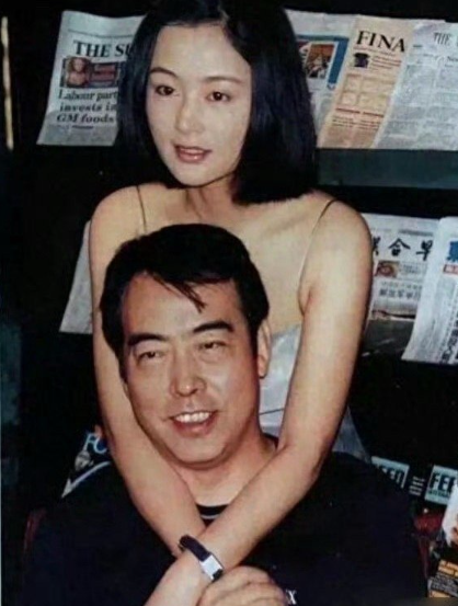 看看陈飞宇就知道什么是基因彩票了，明明都是一个妈生的​​​