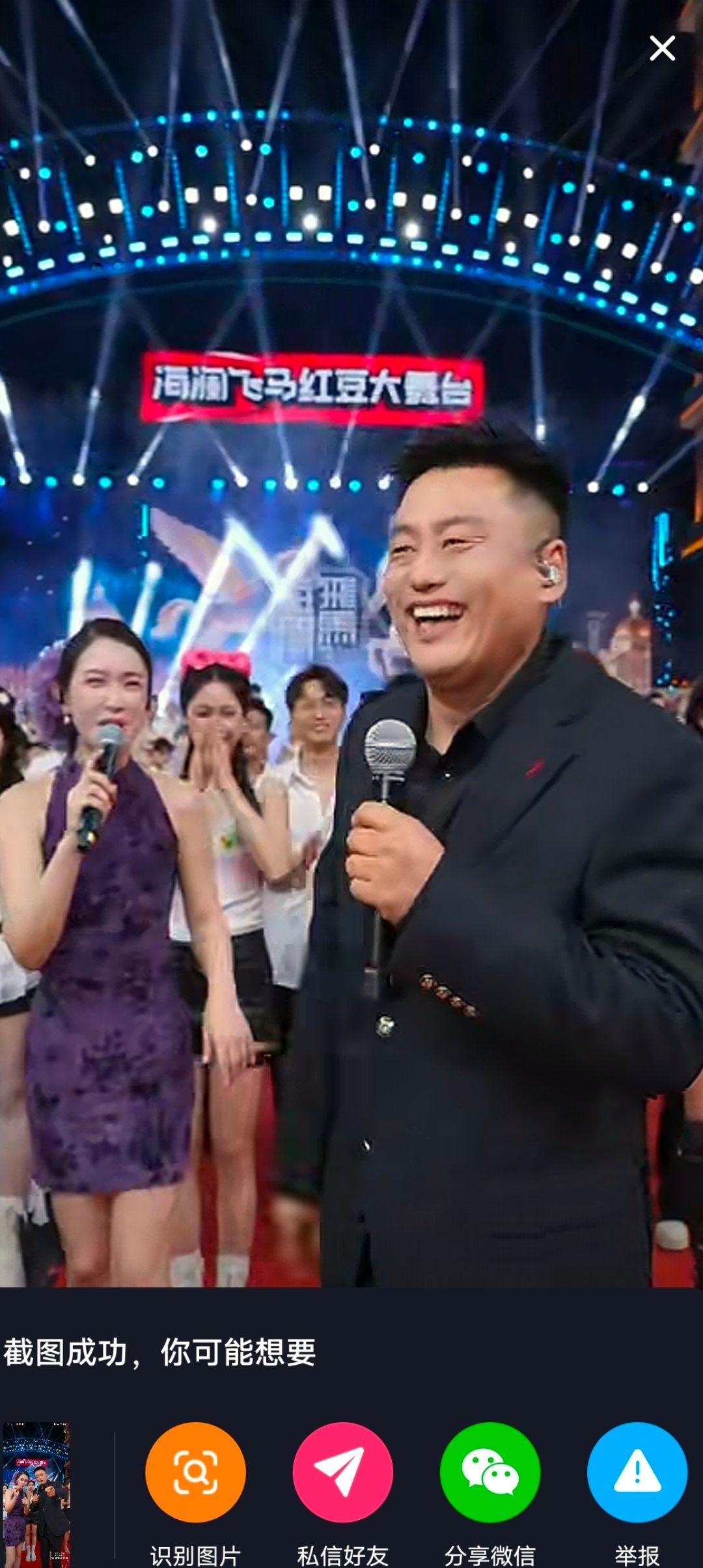 20万人看着屏幕发呆，40万人跟着直播间哈哈哈。就多了一个人。就多了一个人，局