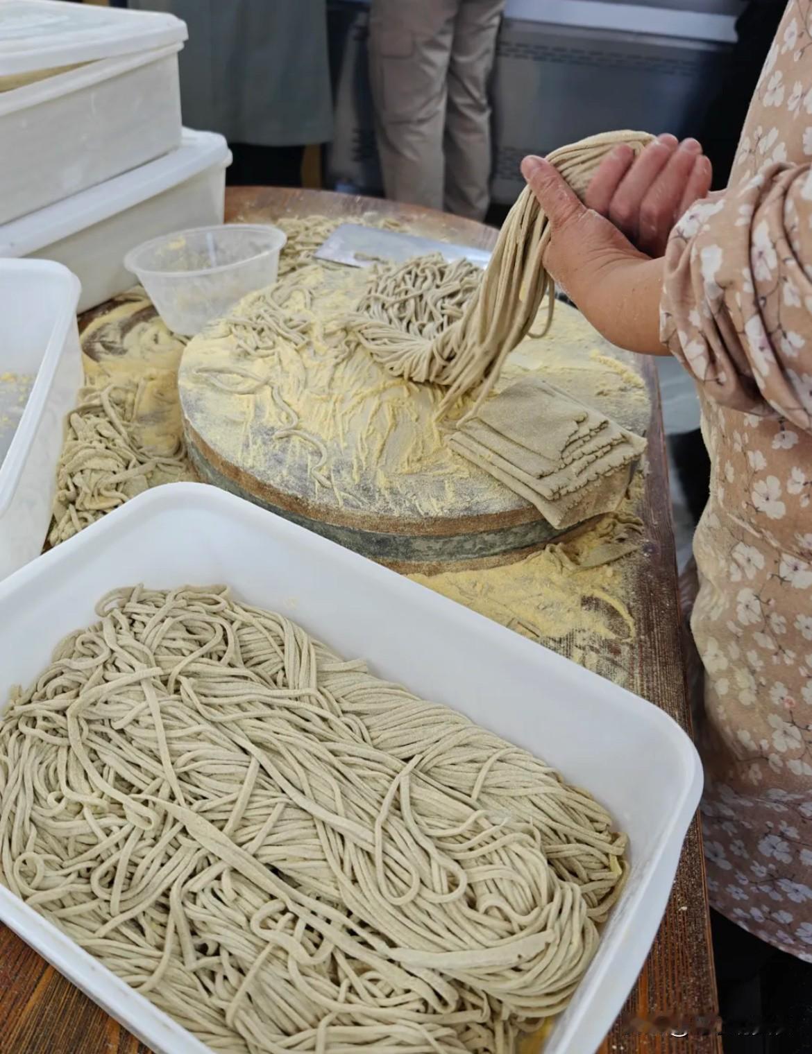 这地方在乌鲁木齐是一个奇怪的存在！这种老式新疆臊子面！现在很少见了！每天都