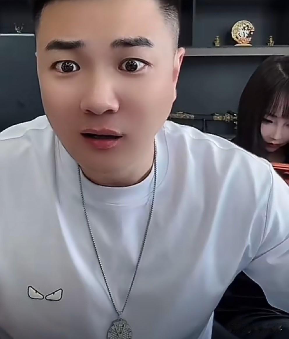 阿宇说pp琦小伊伊有可能早就离婚了！pp琦大大方方不戴