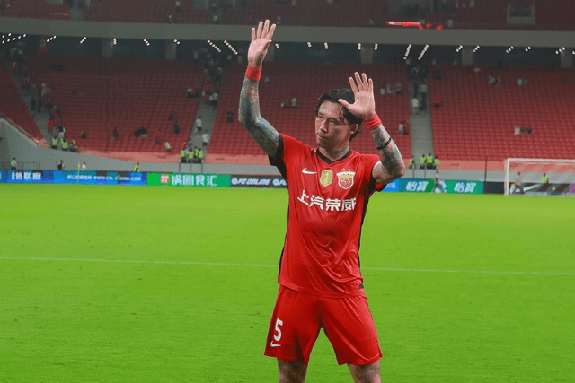 创造历史! 张琳芃斩获生涯第11座中超冠军, 超越前队友郑智