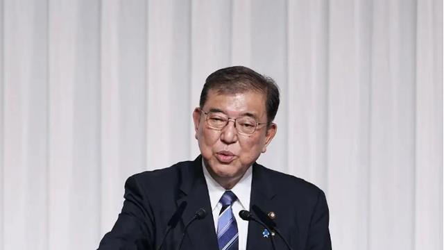 特朗普利诱全球围殴中国,中方罕见公开警告,谁配合,决不轻饶