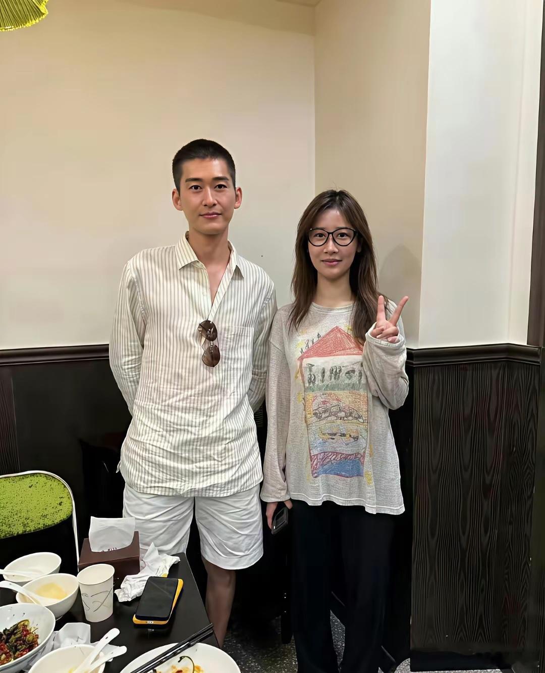 张翰在上海吃饭被偶遇头发变成寸头了