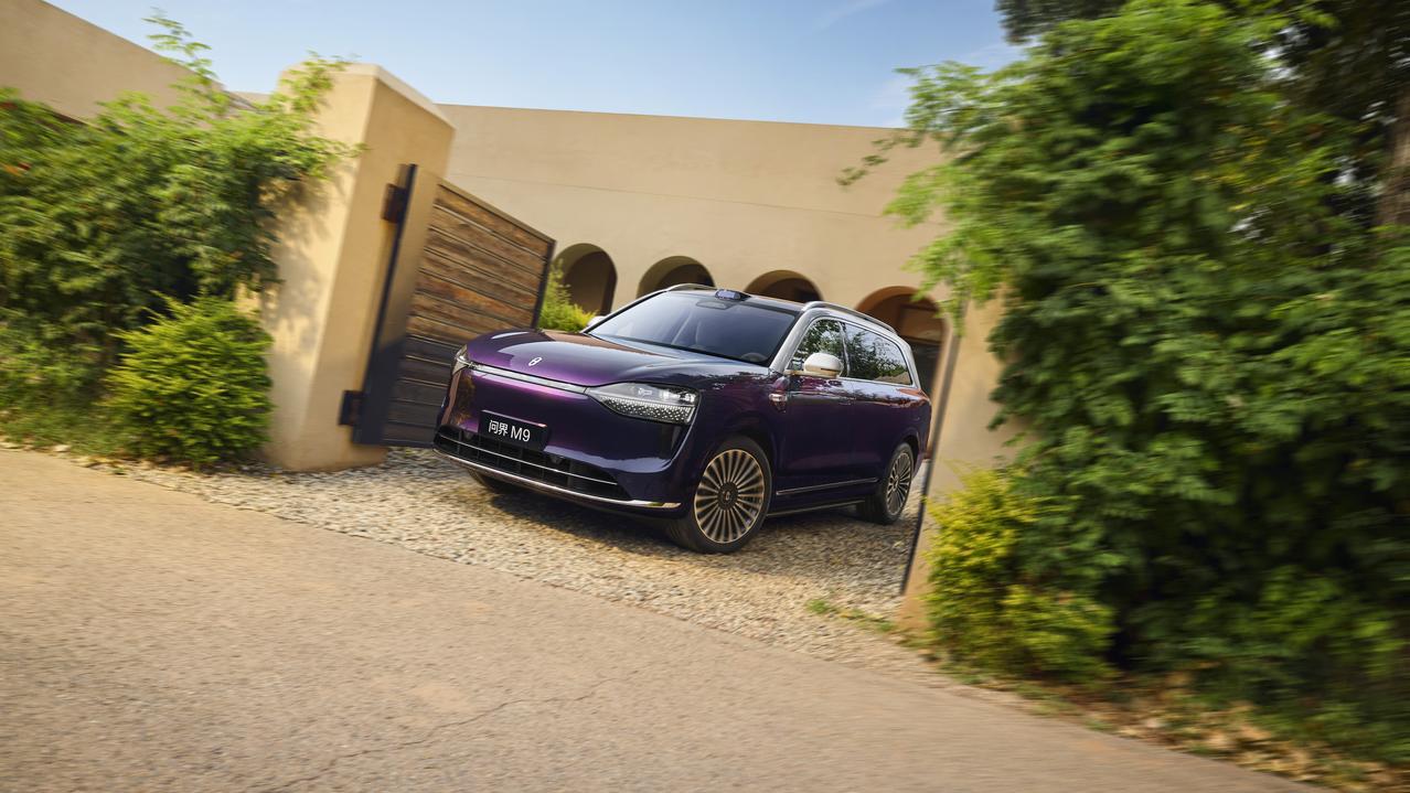 上市两年依然能打，问界M9靠的是体系力在50万级豪华市场，新车上市冲一波销量的