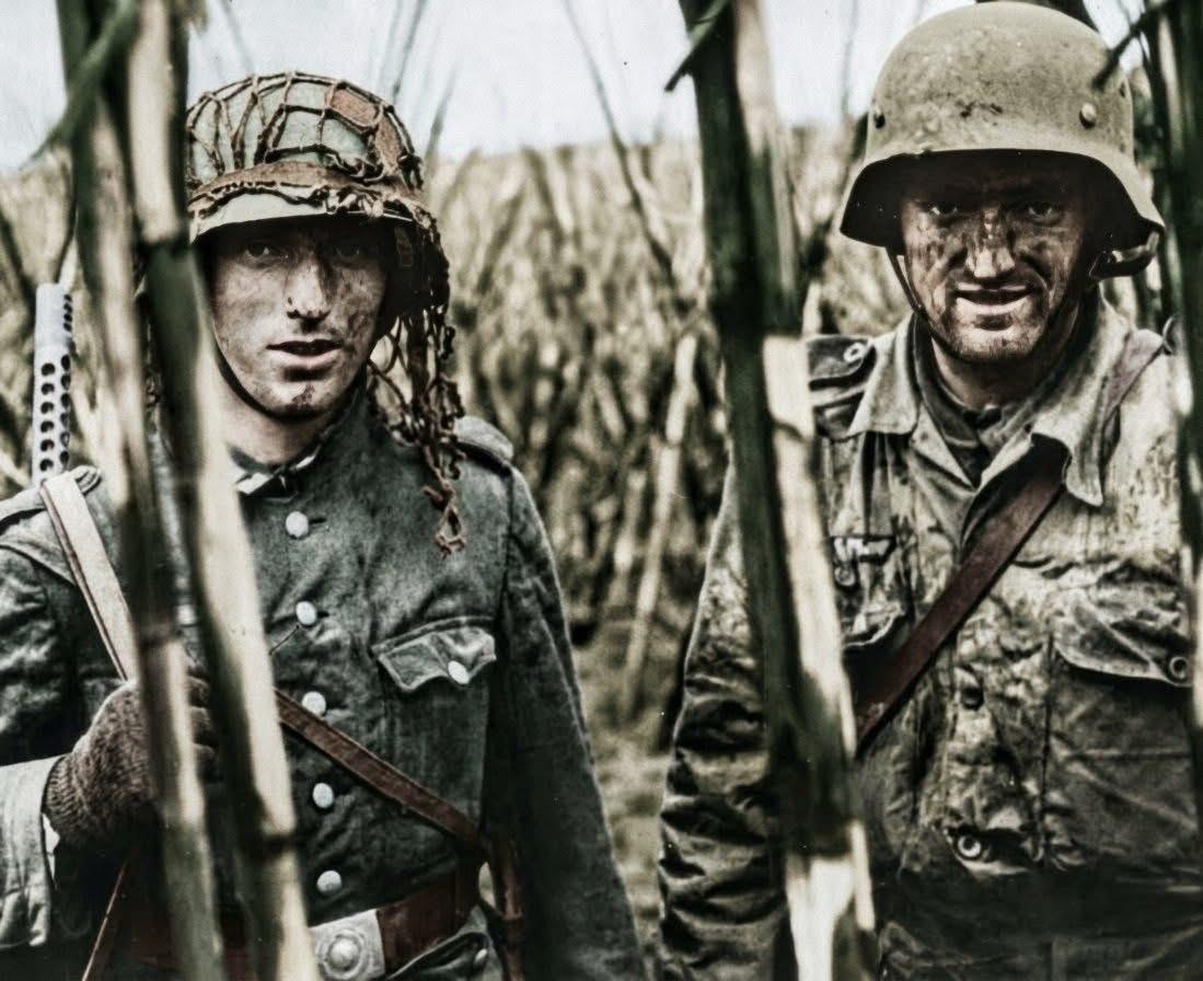 看他们满脸污渍，还以为是在东线战场；但是仔细看，他们神情并没有与苏军作战特有的那