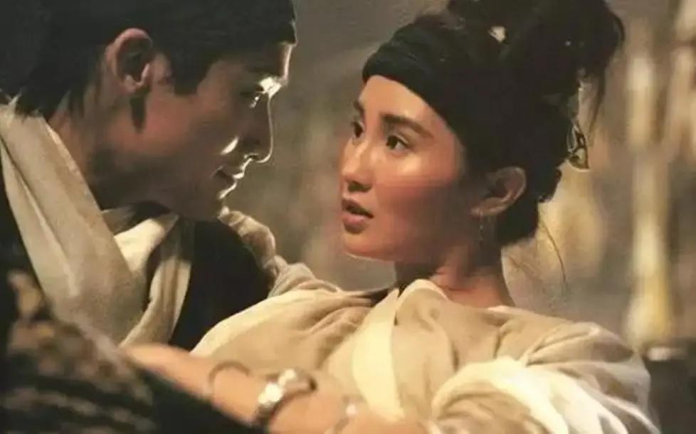 1992年，拍完《新龙门客栈》，梁家辉对张曼玉说：“以后除了拍戏，咱俩别联系，这样对你我都好。”张曼