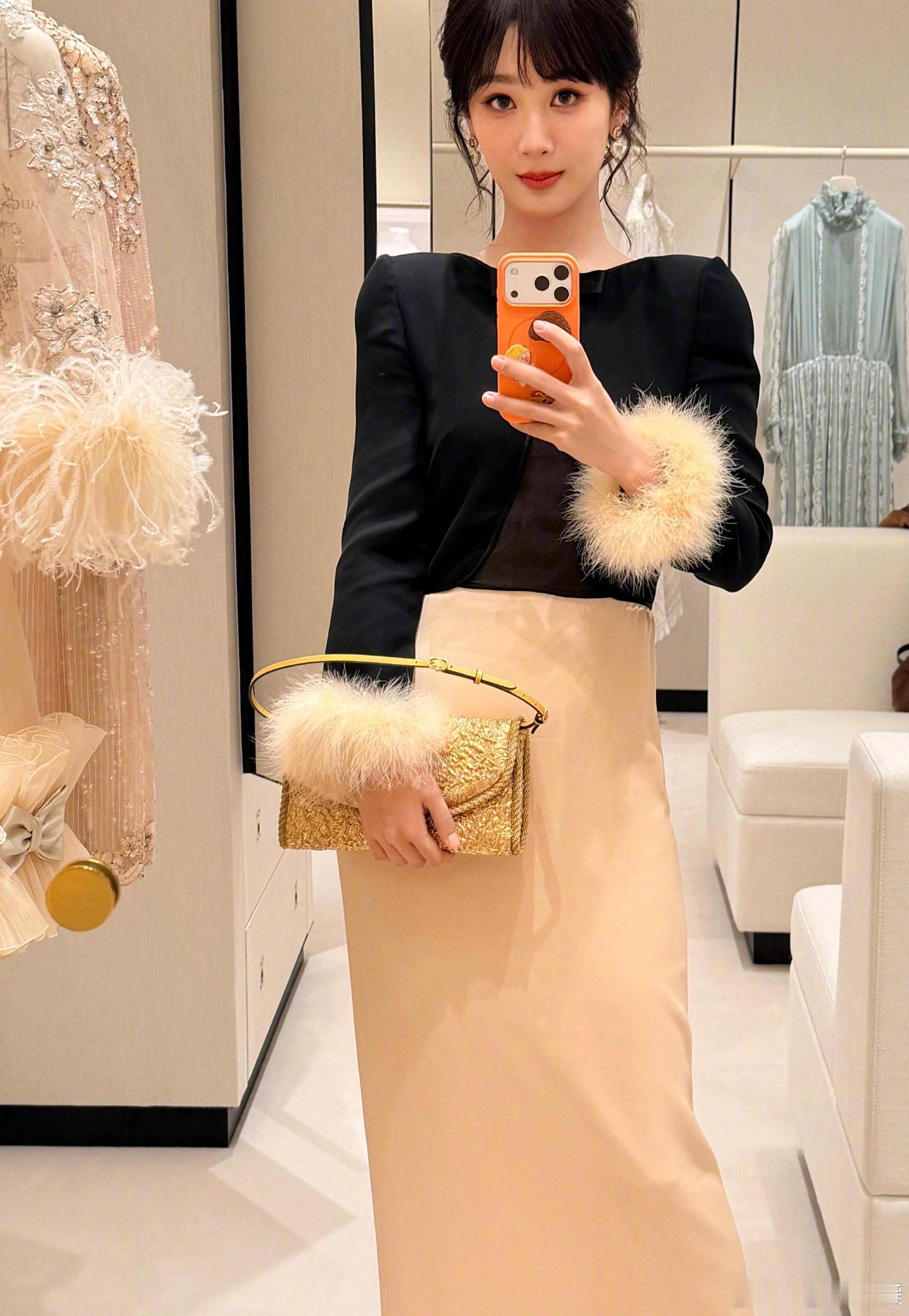 杨紫被抓包在自拍我早就说了你别发，你别发，别人发现咱俩情侣手机怎么办？