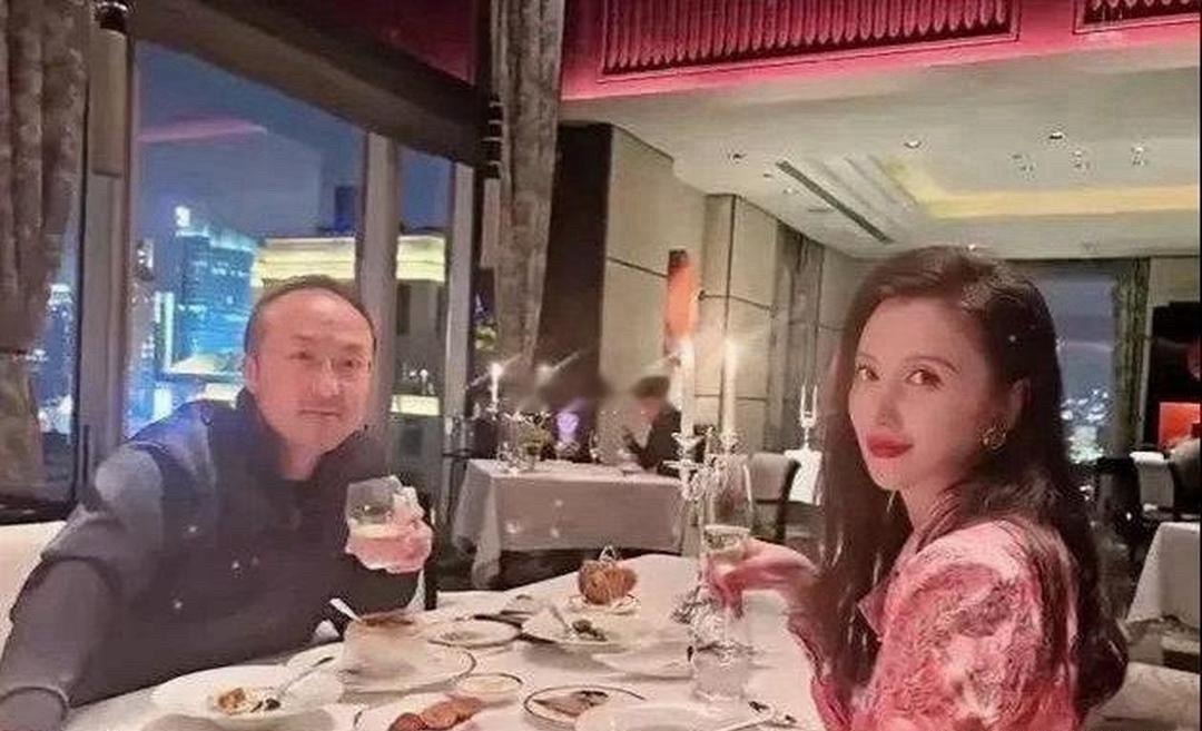 张萌和她的富豪老公，童话里都是骗人的，现实里的总裁真的不太好看