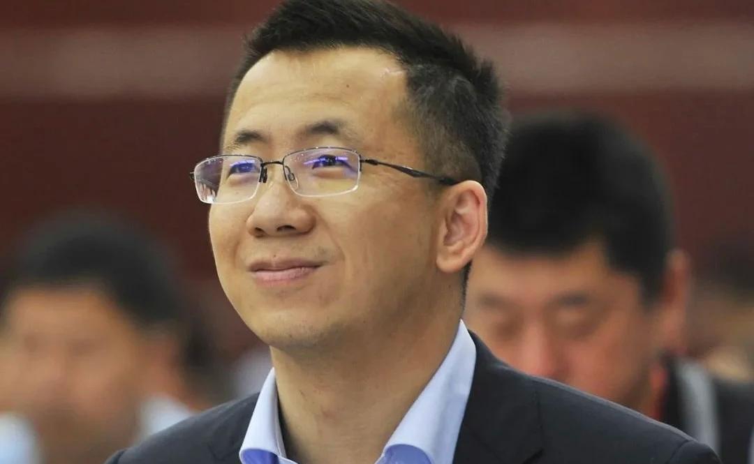 马云20年、刘强东15年，张一鸣仅8年，后生逆袭成首富马云，二十年开荒