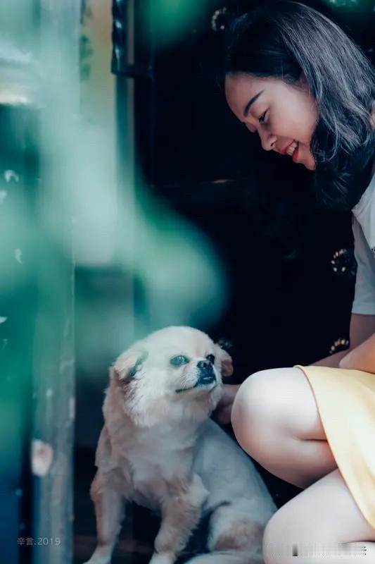 打工人面临的小风波芳芳在电子厂做质检员的第三个月，第一次尝到了职场人际关系的