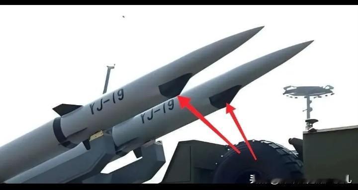 鹰击19弹头腹部那块黑区域不是雷达罩而是发动机进气口鹰击19高超声速反舰导弹
