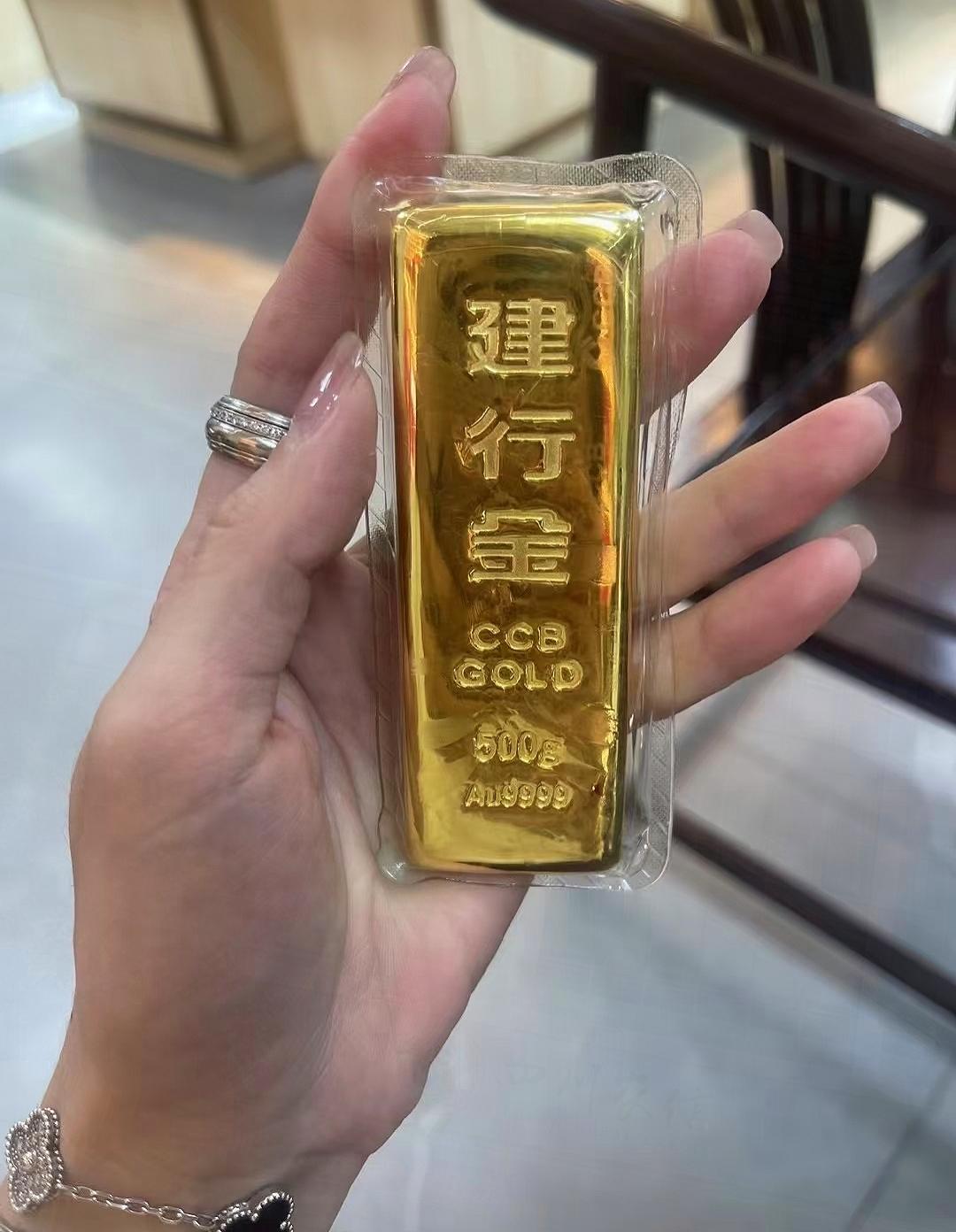 心碎了一地！现在黄金最让人心慌的，不是金价涨到了1290，而是因为实体店直接