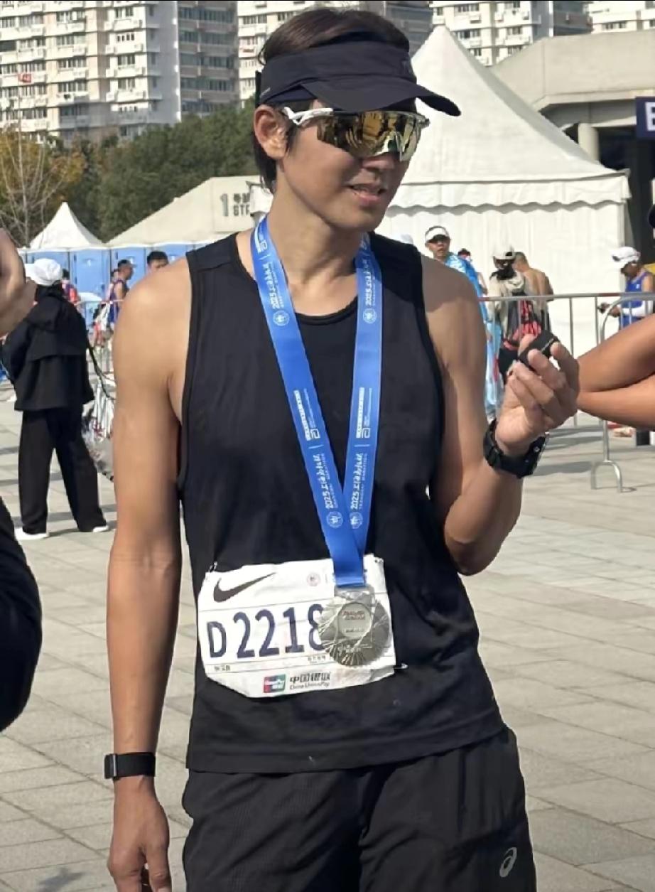 别再只羡慕钟汉良的冻龄了，他的“狠劲”普通人真学不来千万别再单纯羡慕51岁