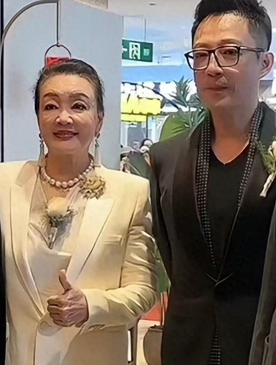 汪小菲当着粉丝们说一句：妈妈对不起！比什么都管用。 母子没有隔夜仇，别多管事