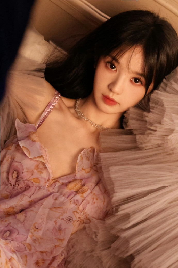 田曦薇就像一朵盛放的玫瑰