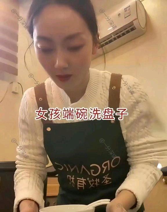 河南一名28岁姑娘在饭店当服务员，长得漂亮身材也好，一个月工资只有3000多块，
