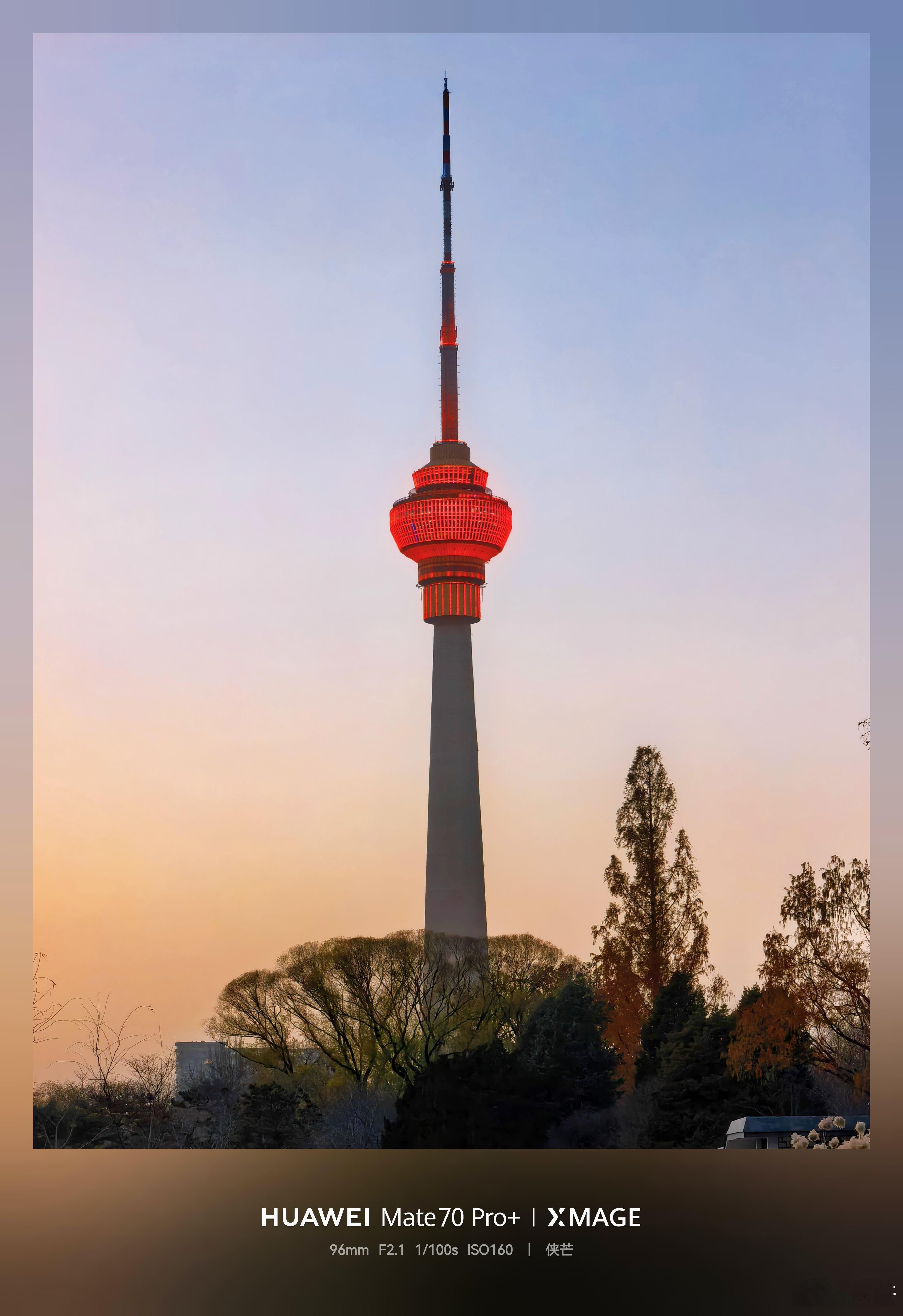 〖冬夜玉渊潭，灯火暖寒秋〗冬日入夜，寒意初凝，玉渊潭公园却在灯火