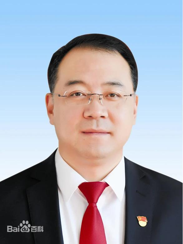 此君学历及成长路，让人不解，也无法让人平静!三年大专，专升本两年三本，两年专硕