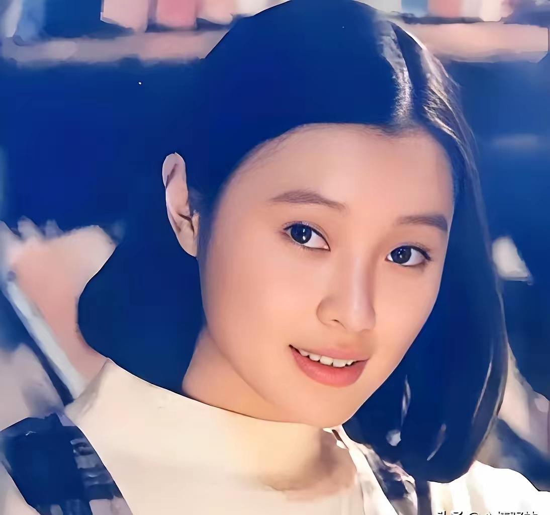 当年，蒋勤勤在采访中由衷坦言：“吴越至今未婚，依旧是我心里的一个结。”寥寥数语，
