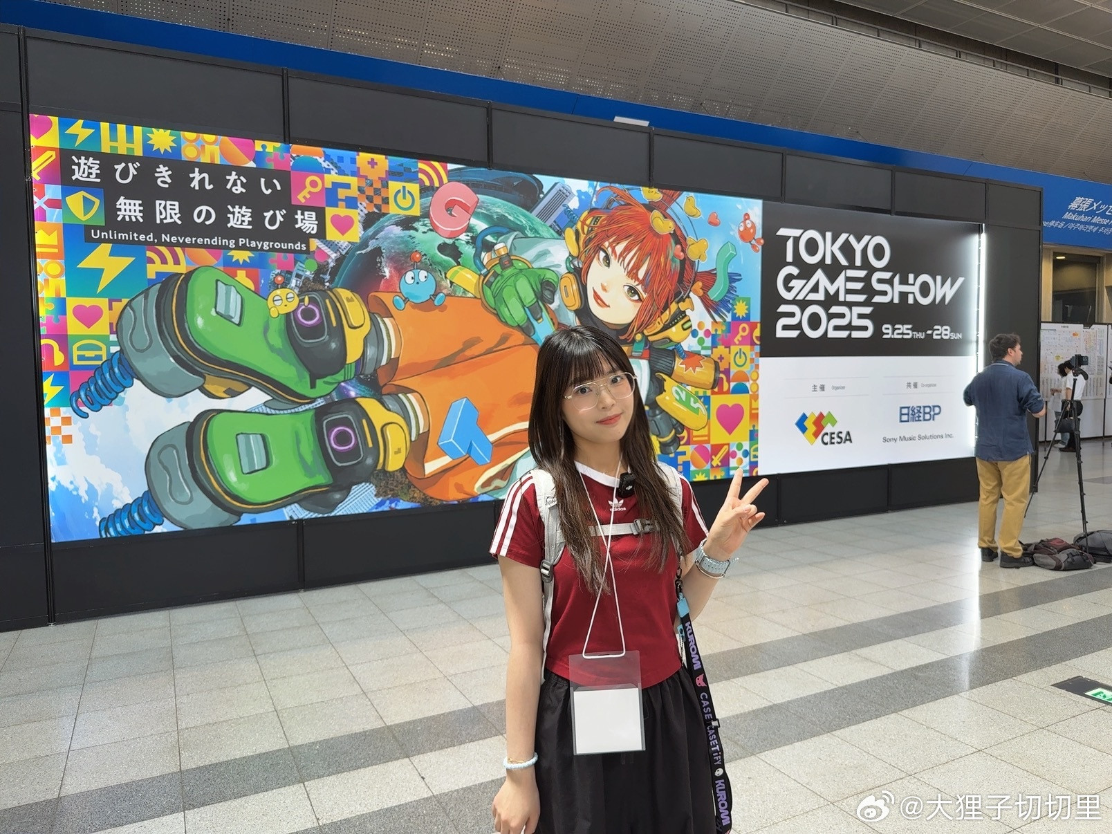 东京电玩展太有意思了，根本拒绝不了这么多好玩的手机、掌机、手柄和谷子！！上手体验