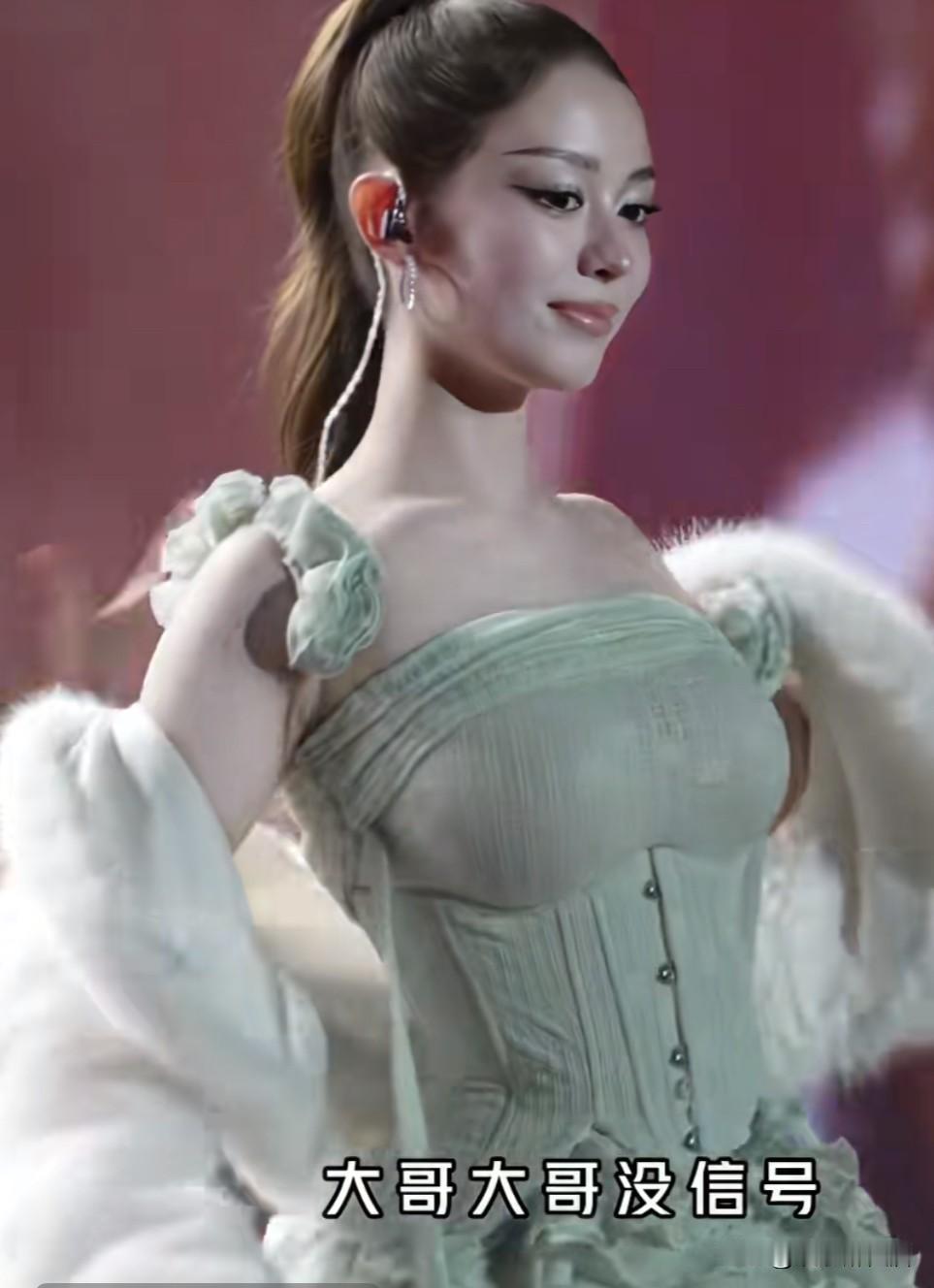 吉娜也出来捞钱来了，真是太美了，据说她和郎朗离婚了，这么美性格还这么好，