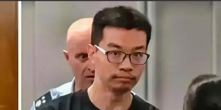 意大利这次真是搬石头砸自己脚了！本想着抱美国大腿，抓了咱们中国的芯片工程师讨欢心