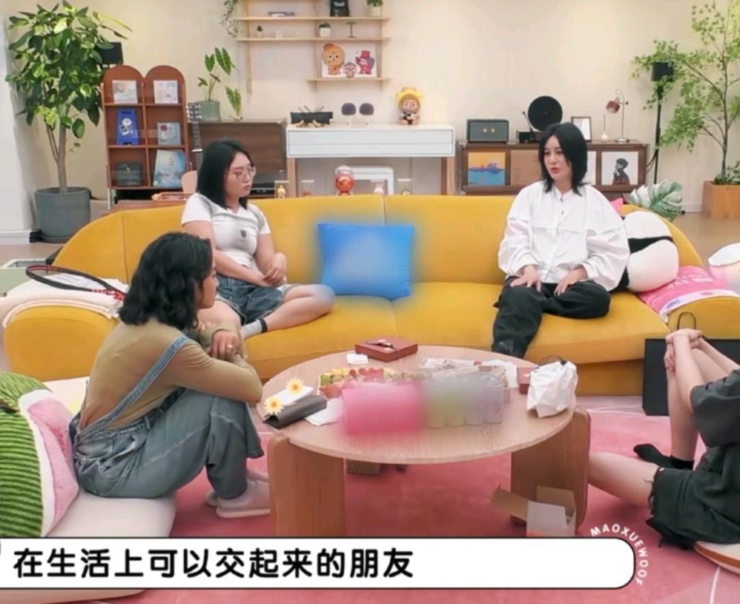 原来朱丹的丑照都是周一围拍的尚雯婕说朱丹学英语的时候，总是跟她抱怨太难了，尚雯