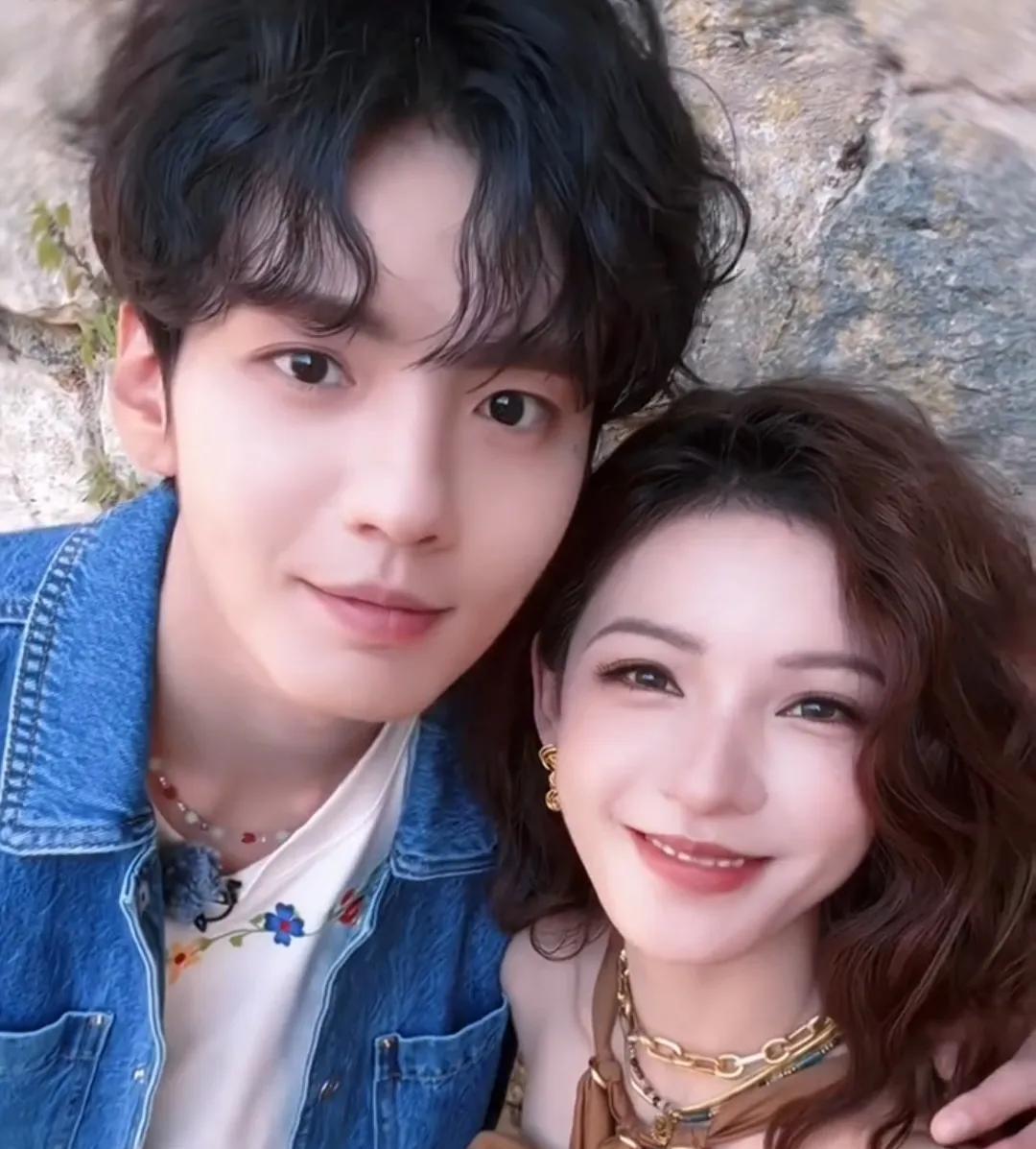 眼子答应我这个照片让他俩共创好吗？绝对会火的，同意张予曦毕雯珺升咖的互掐，登记