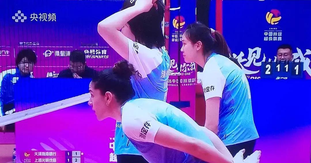 蔡斌在18-22落后时换人，做了一件反直觉的事。因为高水平比赛的“7分临界