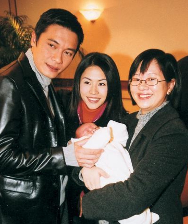 2008年，罗嘉良向妻子方敏仪提出离婚，说道：“4000万的家产都给你，我净身出