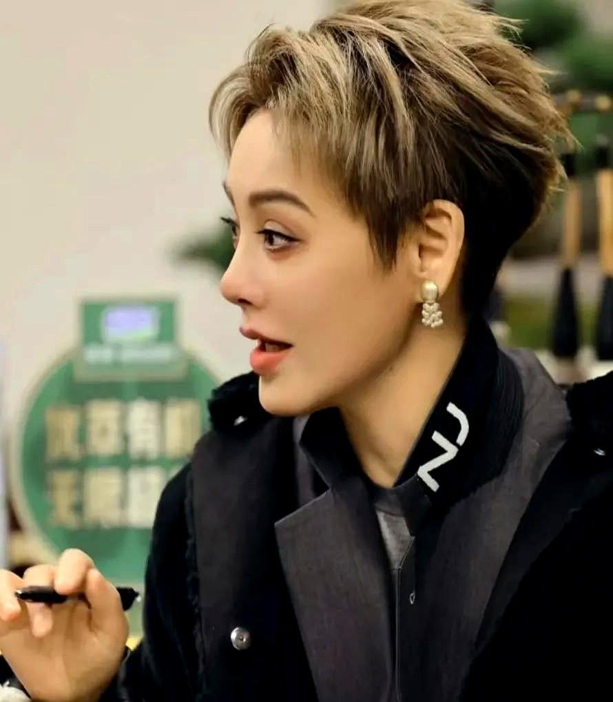 一觉醒来，宁静已经在厕所里哭晕了！要我说这事儿真不稀奇，她前夫保罗隔三差五就