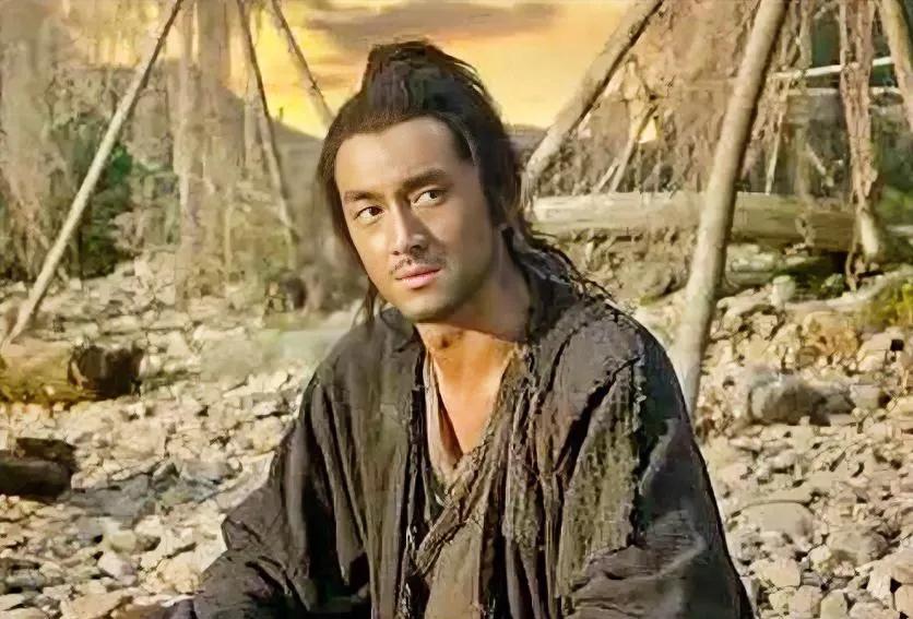 为什么谢晓峰要隐姓埋名化身为没用的阿吉？因为谢晓峰作为神剑山庄的继承人，谢家剑