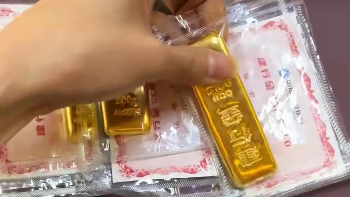 黄金的价格真的是惊呆了大家，资本市场怎么了，价格真的是太高了。一直觉得黄金的价格