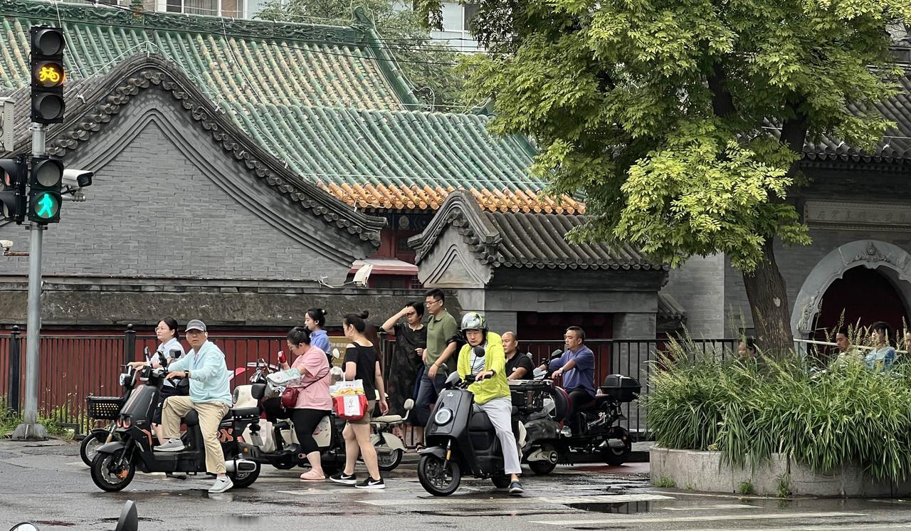 今年9·3阅兵安保工作绝对超过以往任何一次，共享单车一个月前就禁止骑入天安门地区