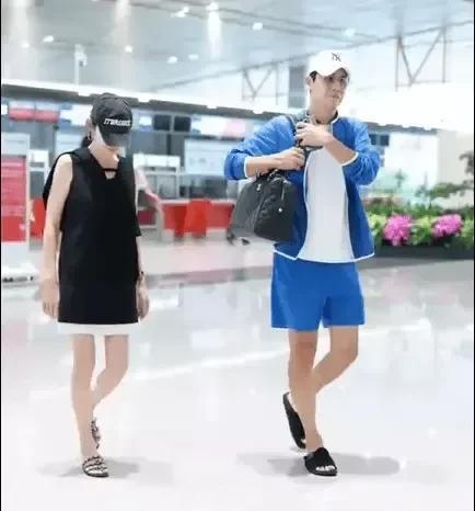 于晓光靠背包翻红？秋瓷炫笑出法令纹！最新机场战况太甜秋瓷炫与于晓光这对跨国眷侣