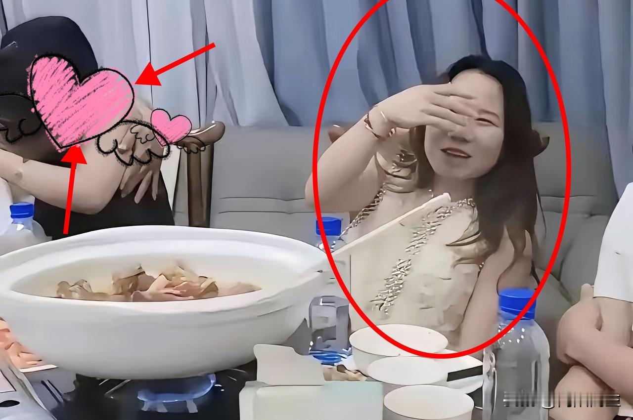 长沙那个同学聚会的瓜，大家都在看热闹，但我却替那个捂脸的女同学捏把汗！真