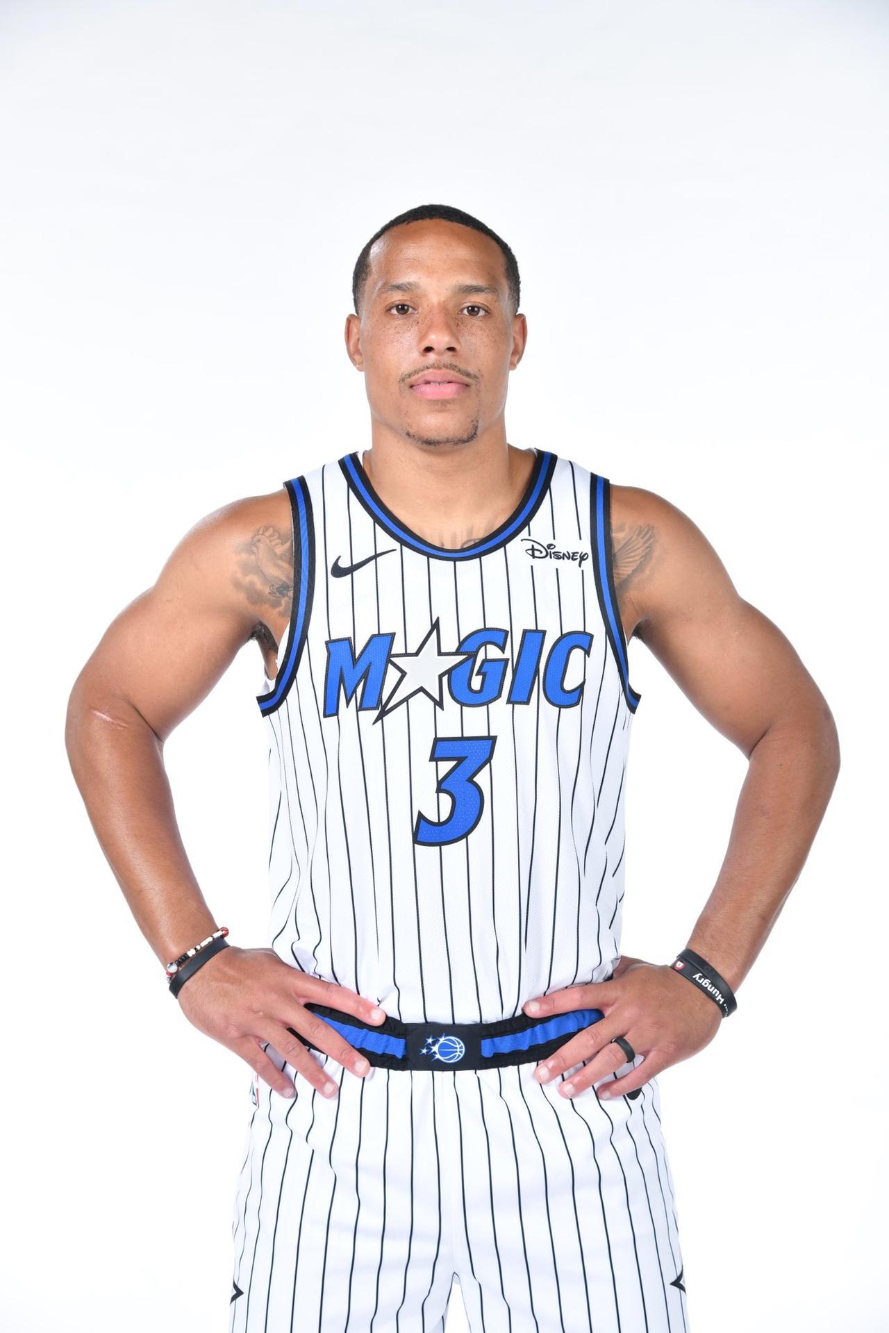 魔术管理层肠子都悔青了，交易贝恩过来完全不顶用，得分和效率都不高，亏大了！1