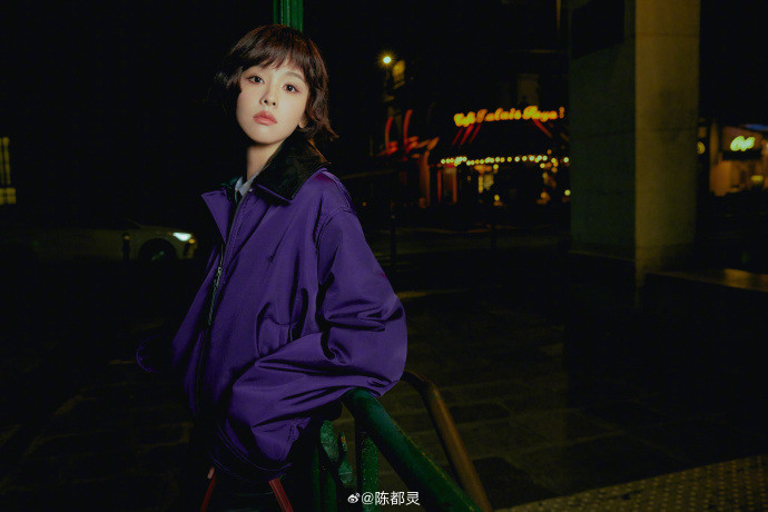 陈都灵巴黎复古撞色look没有陈都灵hold不住的颜色陈都灵巴黎复古撞色look