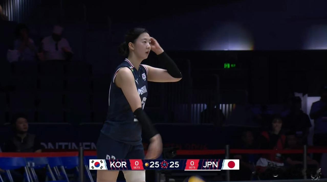 日本女排跟韩国女排第一局打得可真热闹，互扯姐妹花，撕得可真激烈！日本女排33-3