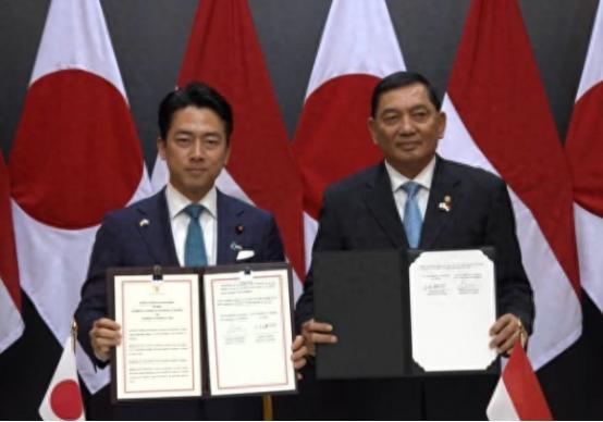 日本再也不装模作样了，直接上手插手南海，几十年的老规矩说破就破，肆无忌惮地往外卖