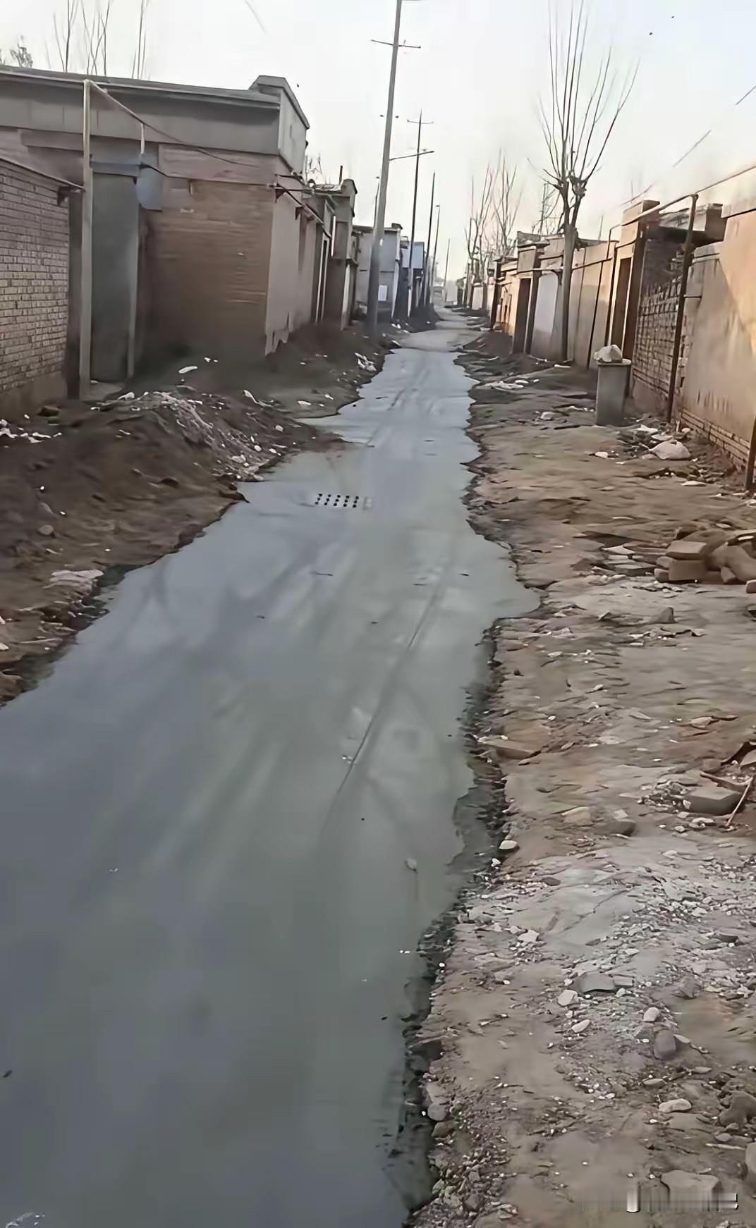 农村路修成这样，你怎么看？