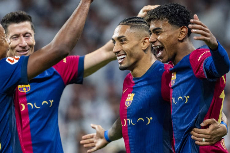 每体谈巴萨三叉戟: 唯亚马尔是固定选择, 中锋和左翼位置竞争激烈