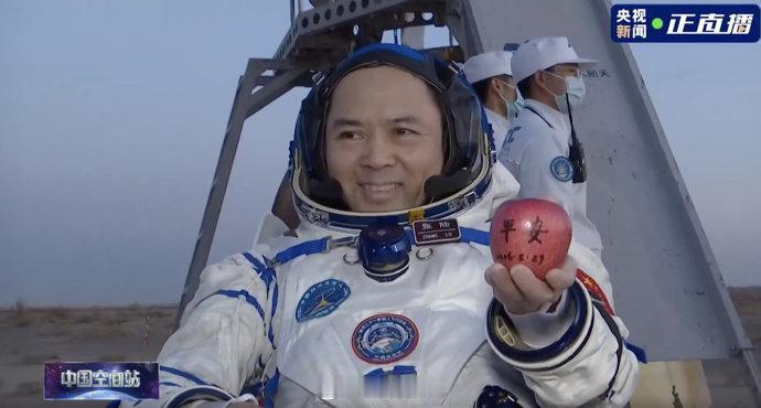 5月29日，据央视新闻报道，神舟21号航天员搭乘神舟22号载人飞船今天晚上8点1