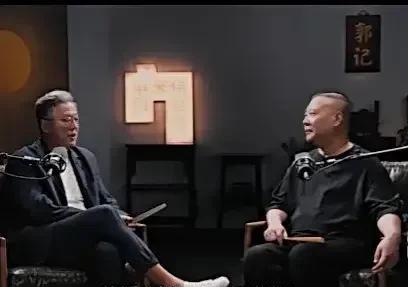 最近，王伟忠郭德纲访谈上线了，两个人走进了直播间，王伟忠访谈郭德纲，两个人在谈话