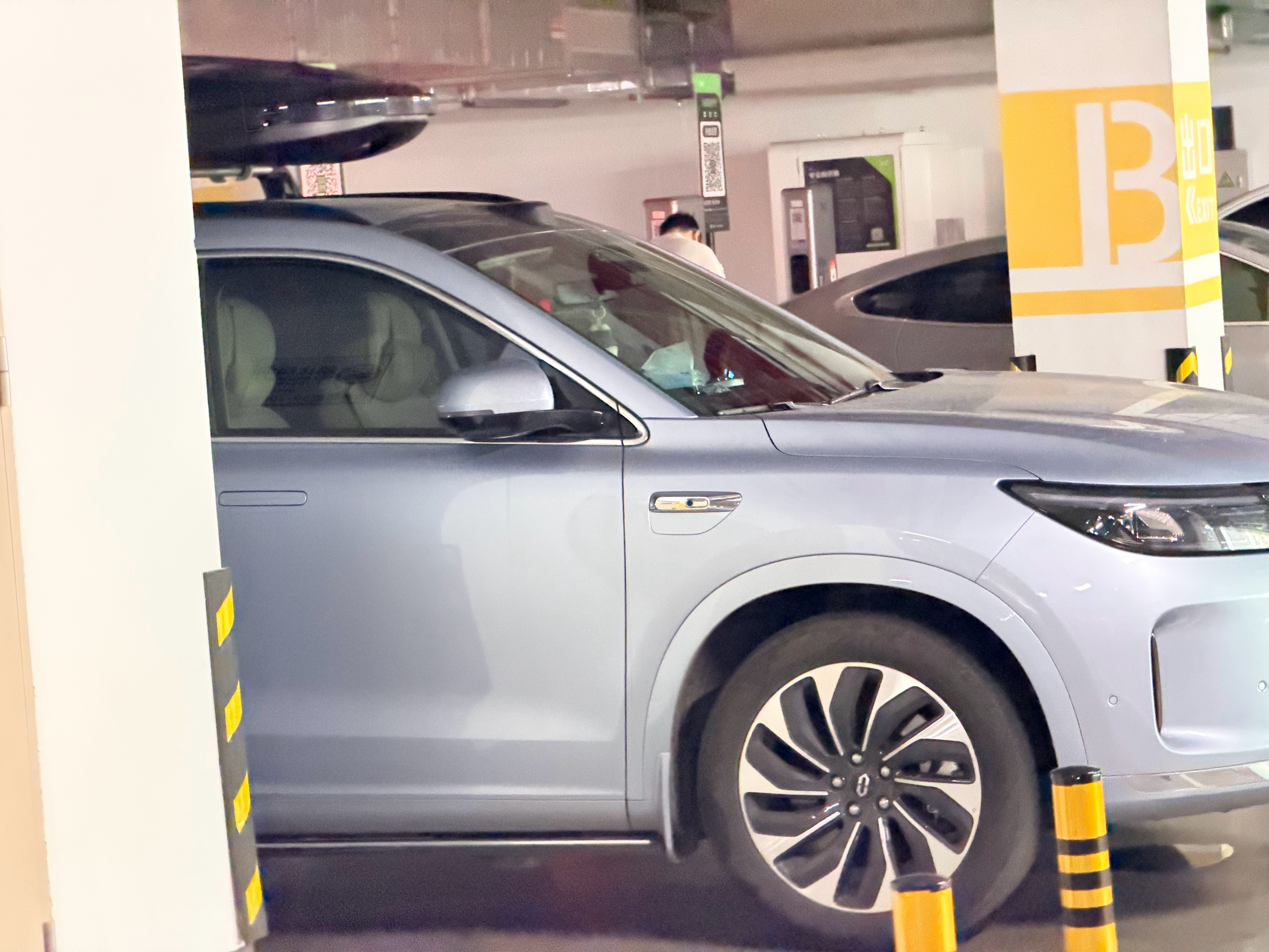 解锁新城市，自驾8个小时，闪现厦门，来玩一下昨晚后面直接铺了床，在高速睡了一觉