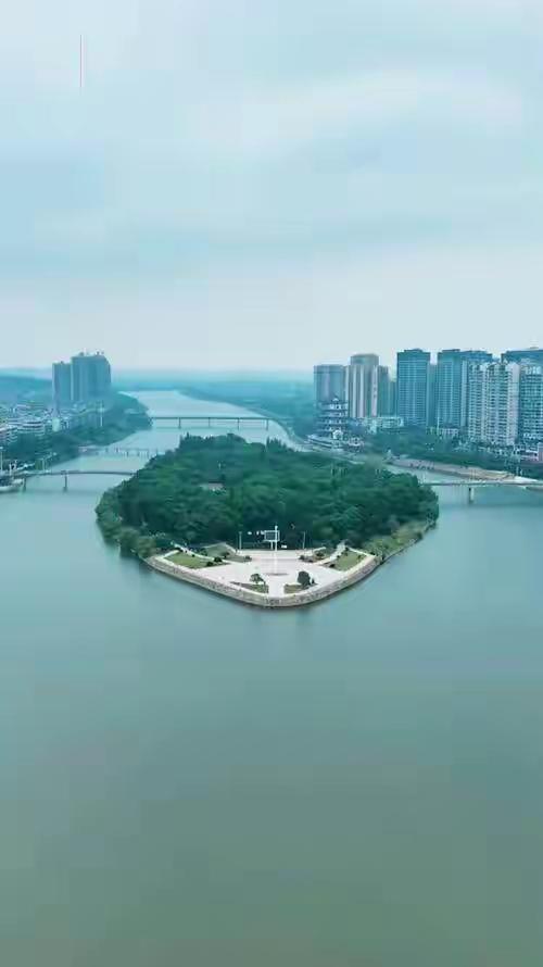 建议先找中医呼吸科大夫保守治疗。我也是鼻窦炎，正在中药治疗2个多月，已服完37剂