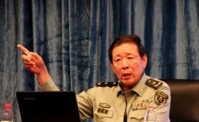 少将和军长有什么不同，究竟哪个大？少将是军衔，军长是职务。集团军的军事主官是