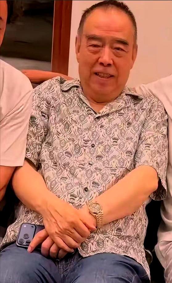 74岁陈凯歌的三亚生活，打碎了所有明星退休模板。他住阿那亚附近的海景大平层，