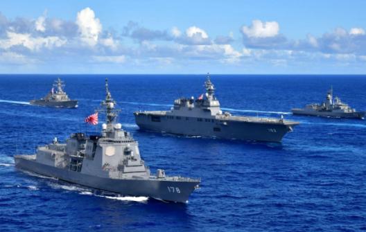 封锁我航母出海口？10月3日，日本“浦贺号”扫雷艇在驱逐舰护卫下，抵达我辽宁舰航