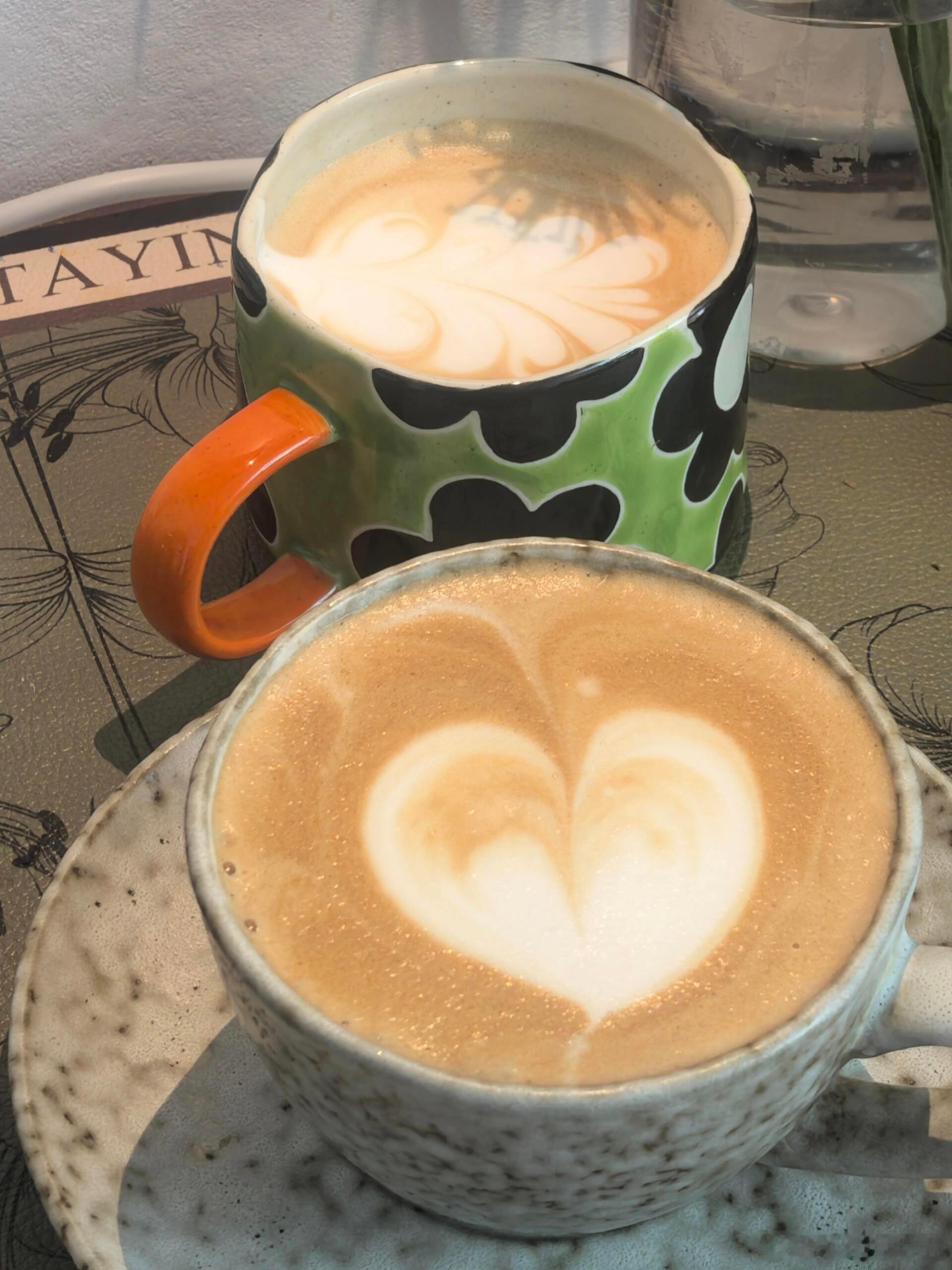 咖啡里的光，拉花里的温柔今日随机掉落的❤